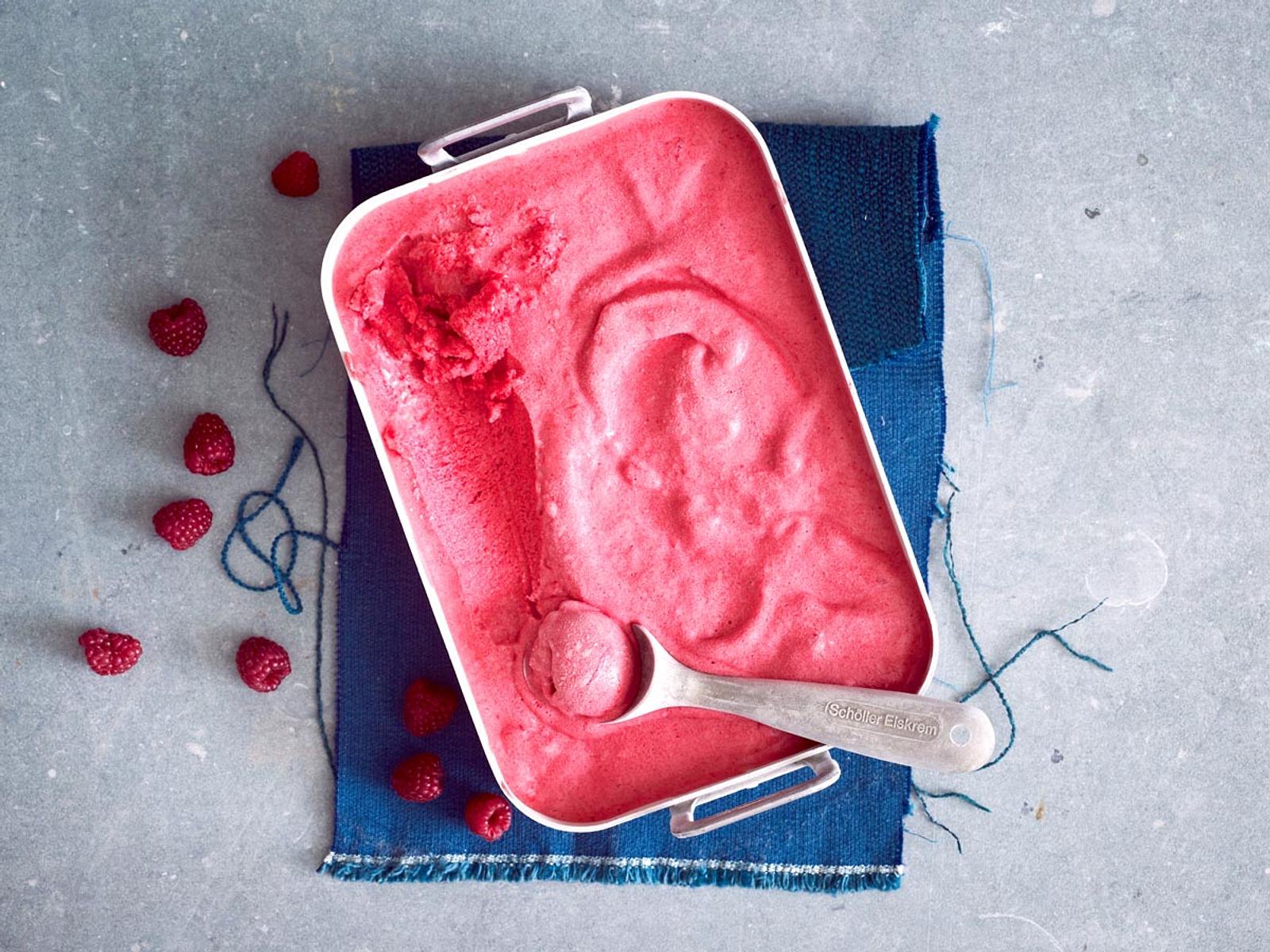 Himbeersorbet - so geht&amp;#39;s Schritt für Schritt | LECKER