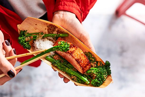 In Gesellschaft am besten: Gomaae und marinierter Lachs Rezept In Gesellschaft am besten: Gomaae und marinierter Lachs Rezept