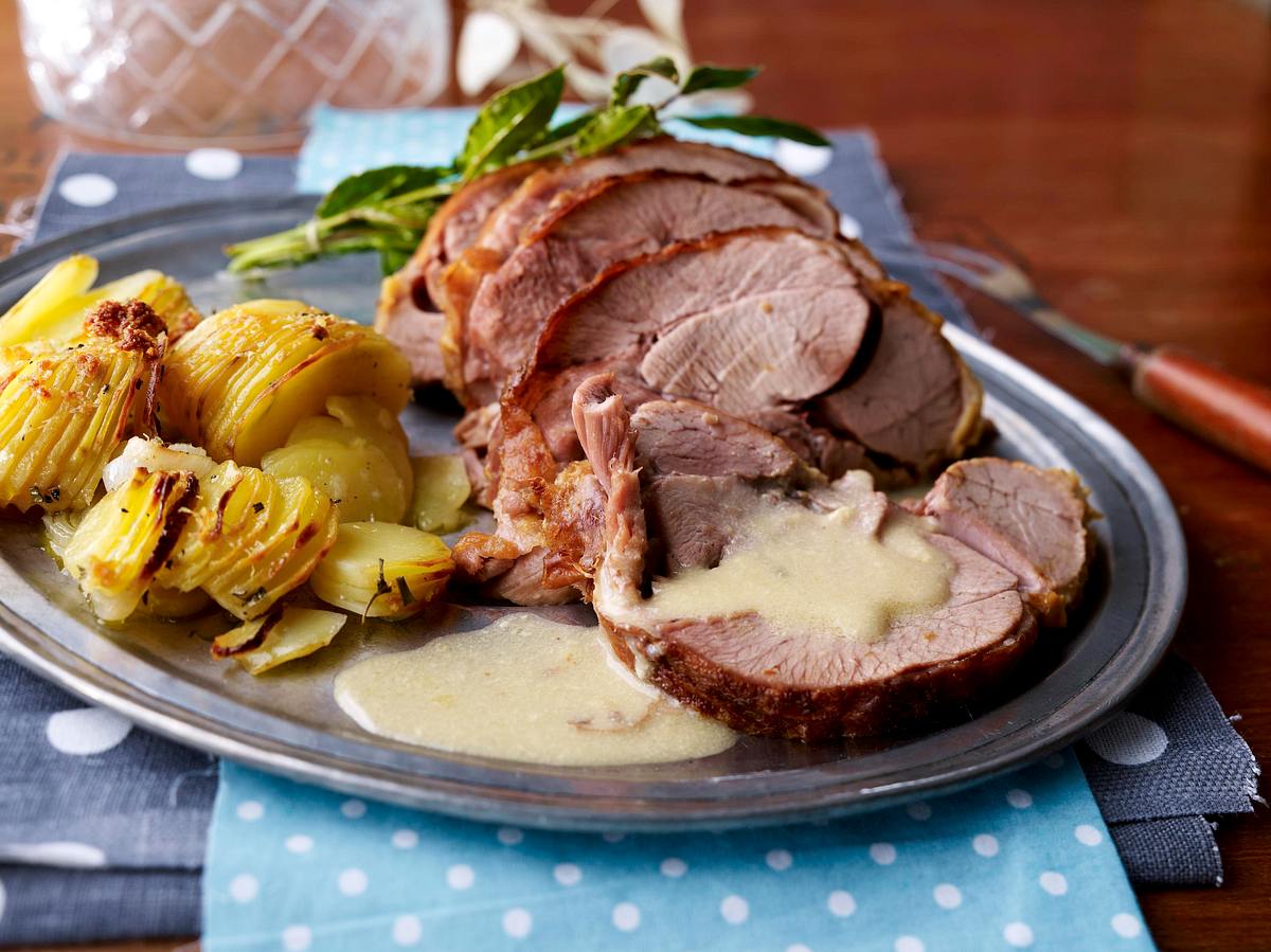 In Sahne geschmorte Putenoberkeule mit Fächerkartoffelgratin Rezept