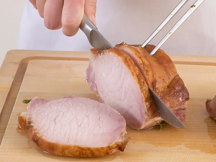Braten in Scheiben schneiden