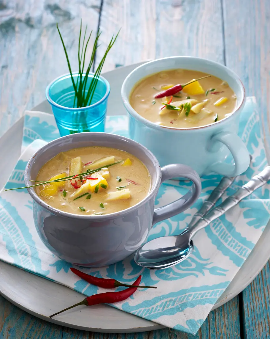 Indische Pastinakensuppe mit Kokosmilch und Mango Rezept Indische Pastinakensuppe mit Kokosmilch und Mango Rezept