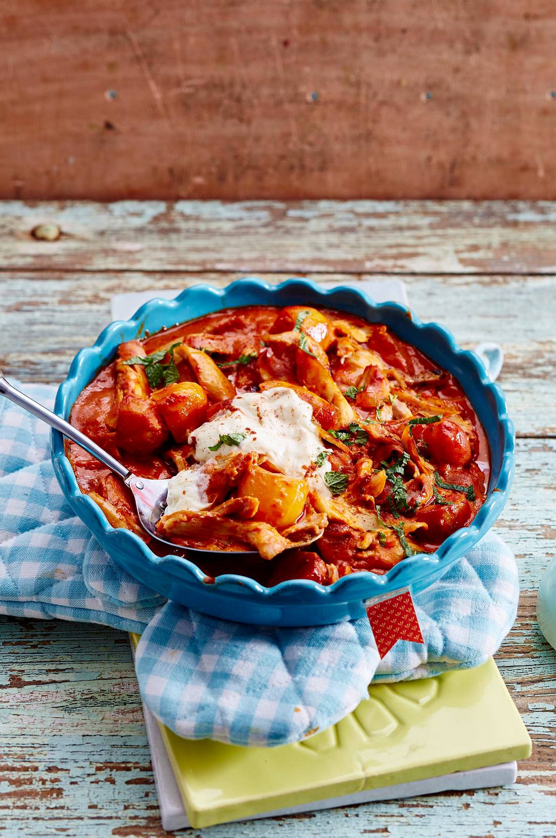 Indisches Hähnchen in Tomaten-Creme-Soße Rezept | LECKER