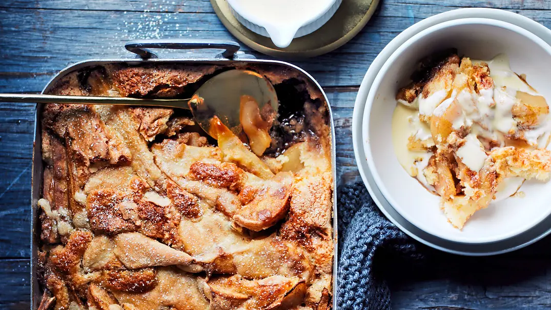 Ingwer-Birnen-Cobbler mit Vanillesosse Rezept - Foto: LECKER @ Bauer Media Group Ingwer-Birnen-Cobbler mit Vanillesosse Rezept - Foto: LECKER @ Bauer Media Group
