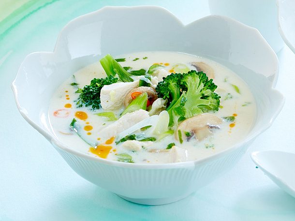 Ingwer-Zitronensuppe mit Huhn Rezept Ingwer-Zitronensuppe mit Huhn Rezept