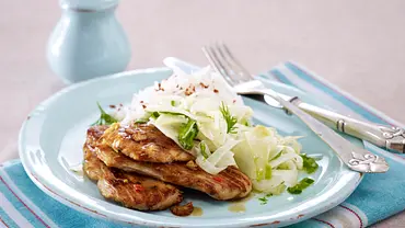 Ingwerschnitzel auf Fenchelsalat süßsauer Rezept - Foto: LECKER @ Bauer Media Group Ingwerschnitzel auf Fenchelsalat süßsauer Rezept - Foto: LECKER @ Bauer Media Group