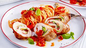 Involtini mit Tomaten-Spaghetti Rezept - Foto: House of Food / Bauer Food Experts KG