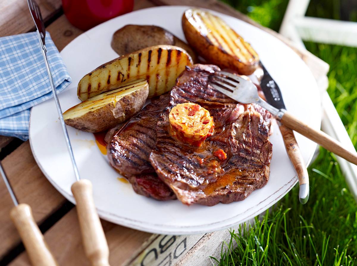 Irish-Coffee-Steaks mit Baked Potatoes Rezept