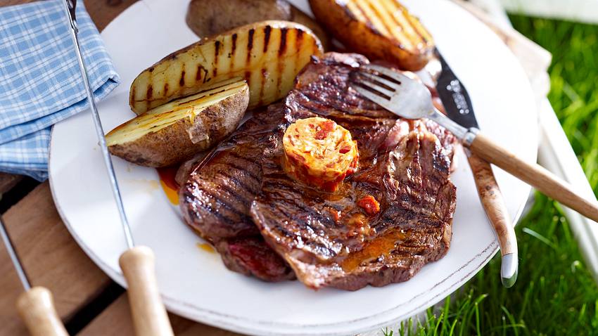 Irish-Coffee-Steaks mit Baked Potatoes Rezept - Foto: House of Food / Bauer Food Experts KG