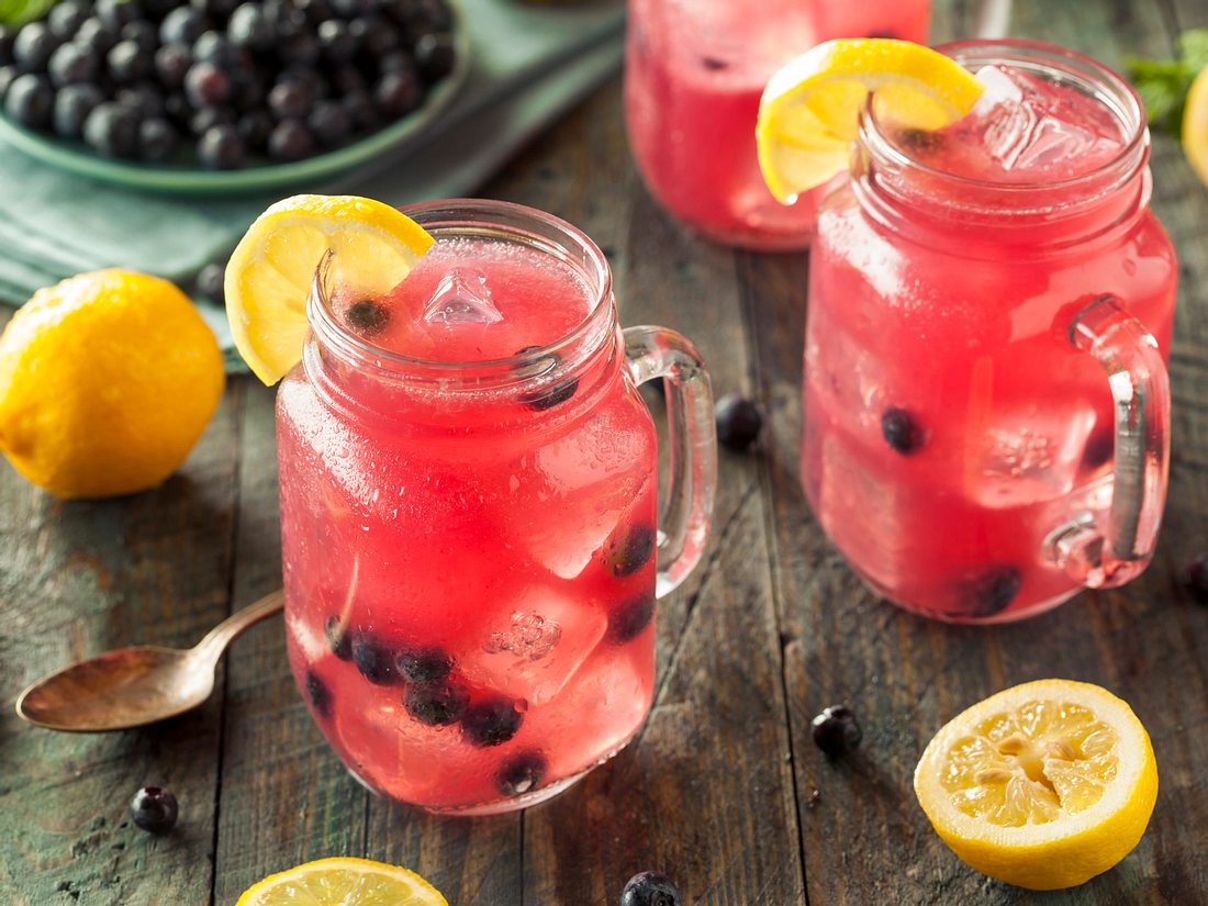Limonade mit Blaubeeren