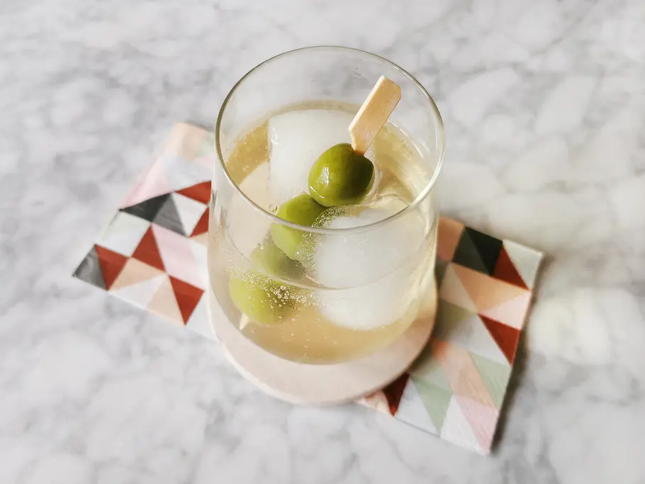 Italicus Spritz Italicus Spritz mit Oliven-Deko