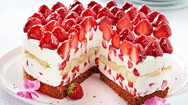 Italienische Erdbeer-Mascarpone-Torte Rezept - Foto: LECKER @ Bauer Media Group Italienische Erdbeer-Mascarpone-Torte Rezept - Foto: LECKER @ Bauer Media Group
