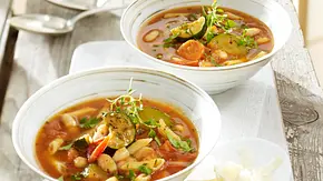 Italienische Gemüse-Nudelsuppe Rezept - Foto: LECKER @ Bauer Media Group Italienische Gemüse-Nudelsuppe Rezept - Foto: LECKER @ Bauer Media Group