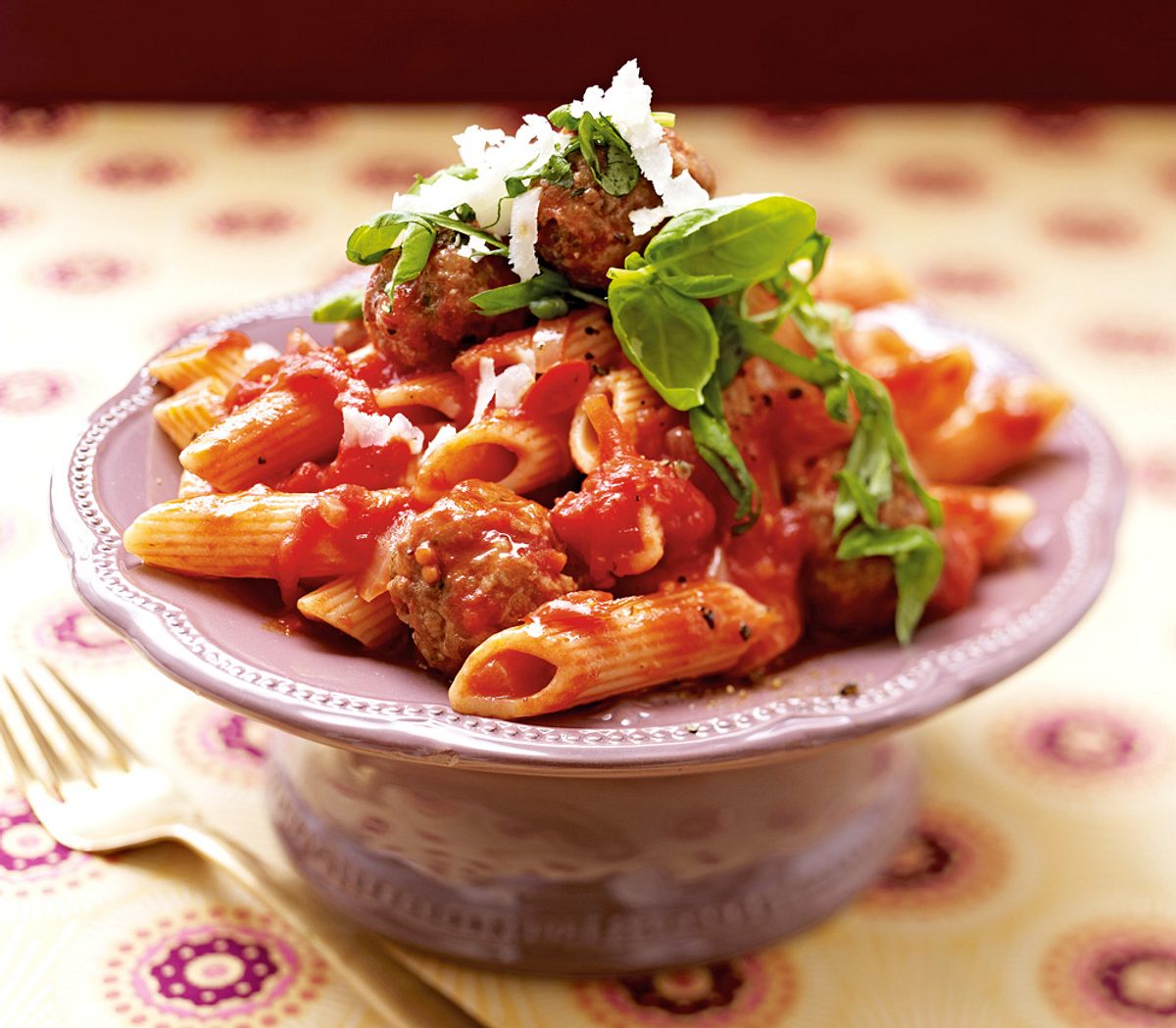 Italienische Hackbällchen auf Penne amatriciana Rezept