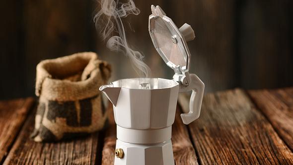 Italienische Kaffeemaschine für noch leckeren Kaffee - Foto: iStock