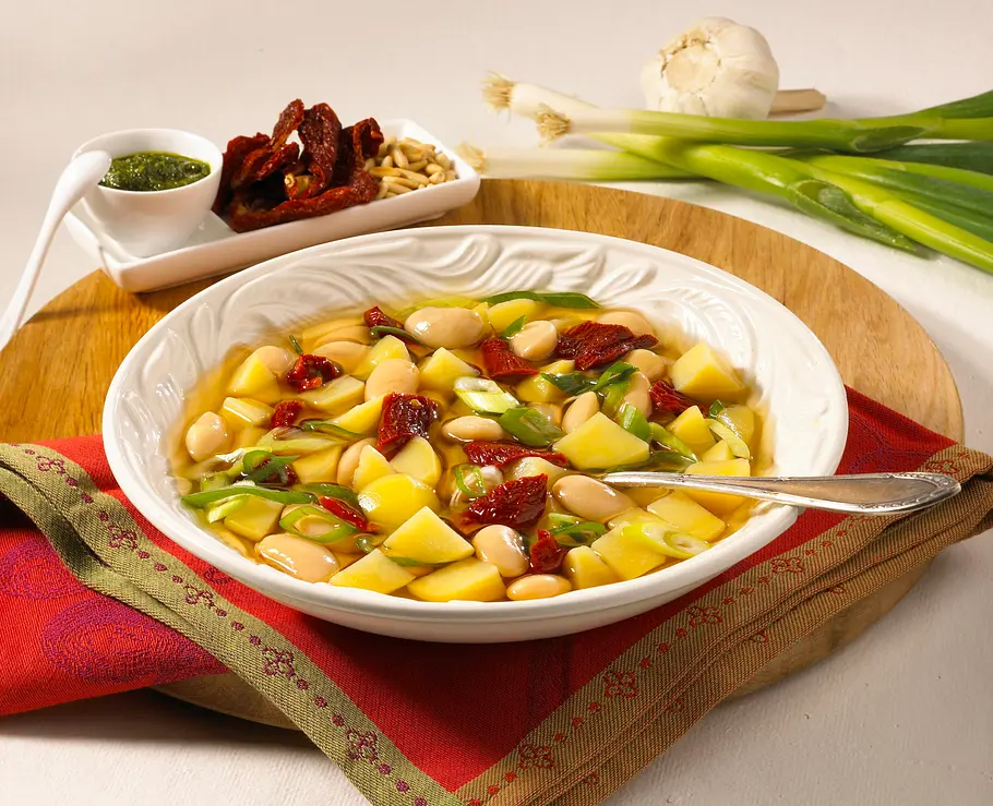 Italienische Kartoffelsuppe mit Pesto Rezept Italienische Kartoffelsuppe mit Pesto Rezept