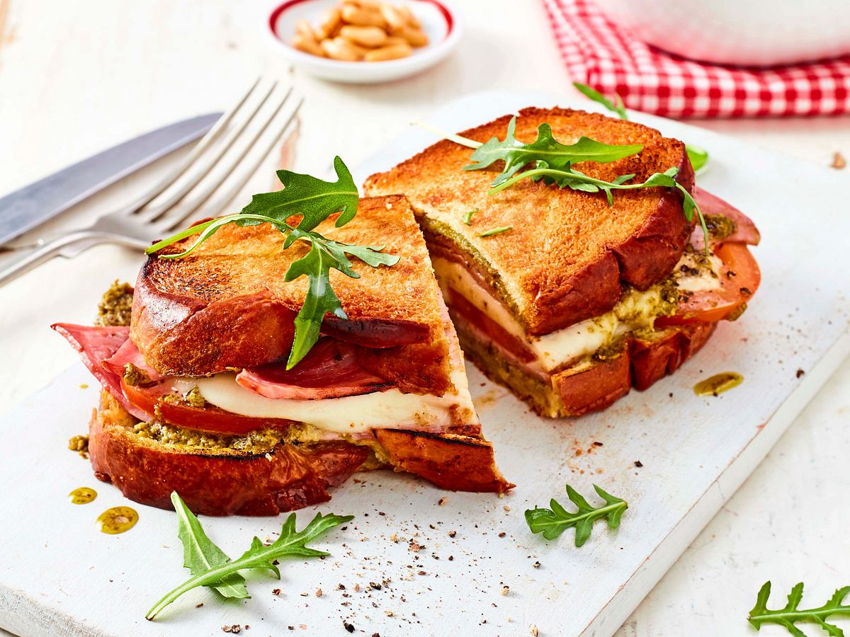 Italienische Tomaten-Pesto-Sandwiches Rezept