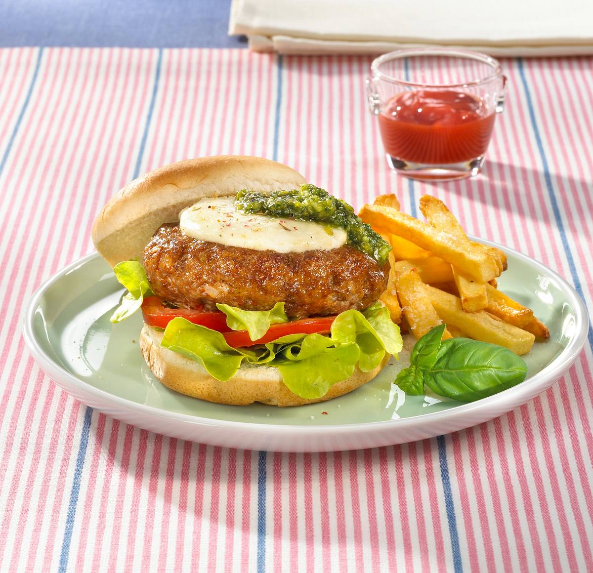 Italienischer Beefburger mit Pesto Rezept