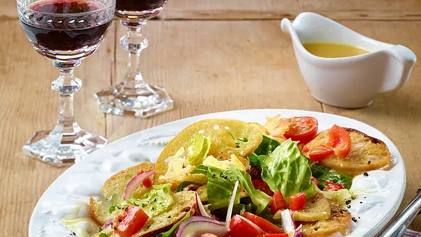 Italienischer Brotsalat Rezept - Foto: LECKER @ Bauer Media Group Italienischer Brotsalat Rezept - Foto: LECKER @ Bauer Media Group