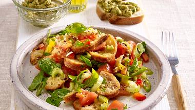 Italienischer Brotsalat und Oliventapenade auf Ciabatta Rezept - Foto: House of Food / Bauer Food Experts KG