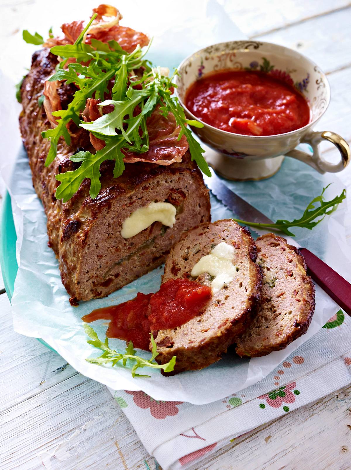 Italienischer Hackbraten mit Schinkenchips Rezept