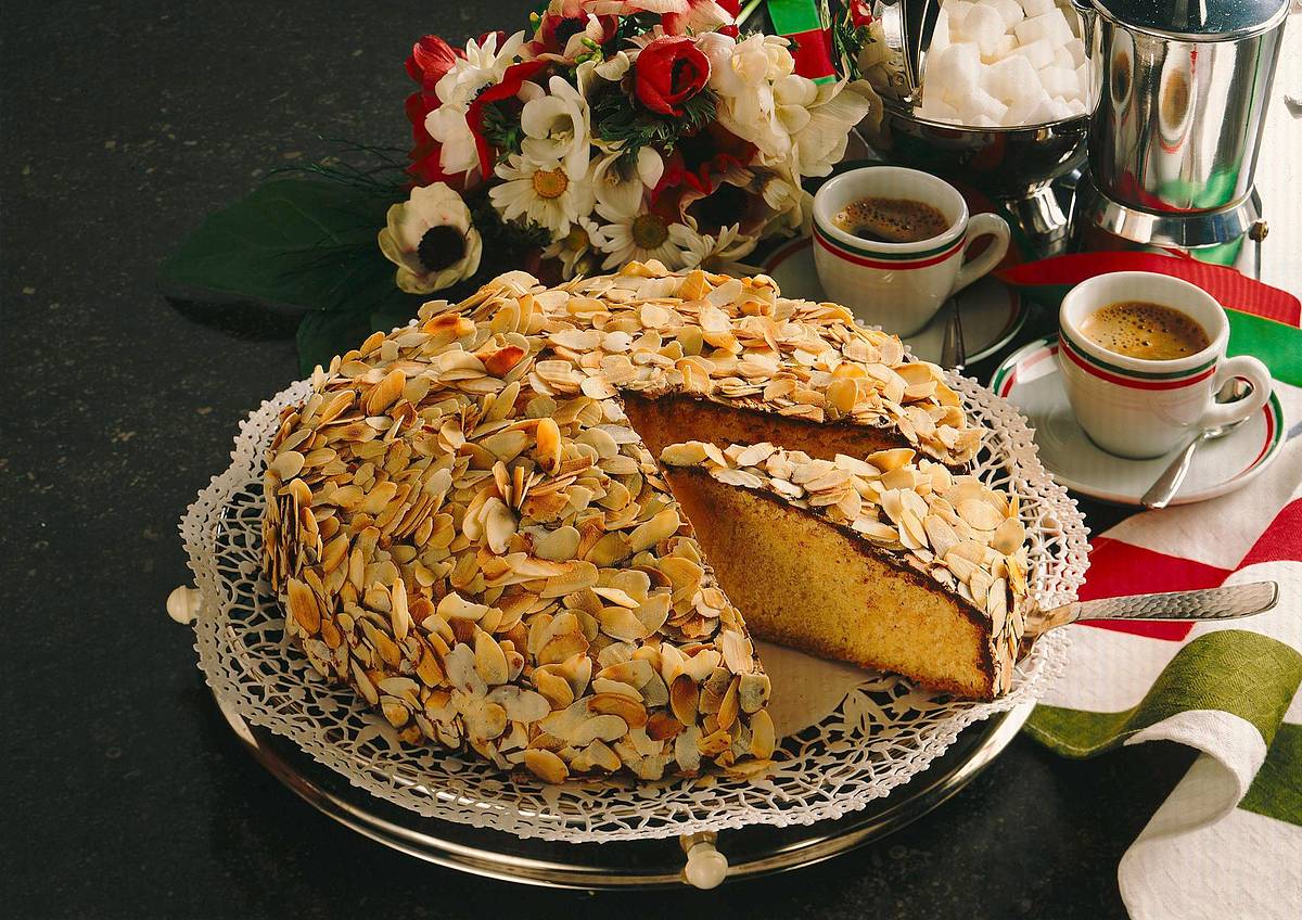 Italienischer Mandelkuchen mit Sckokoladen-Mandel-Guss Rezept