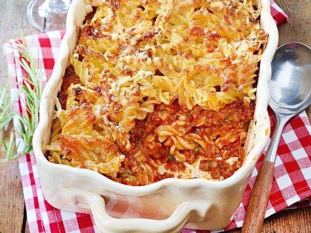 Italienischer Nudelauflauf mit Tomaten und Bacon Rezept