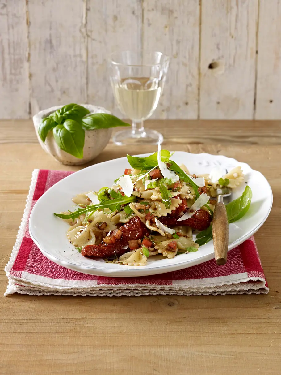 Italienischer Nudelsalat mit Tomaten-Dressing Rezept Italienischer Nudelsalat mit Tomaten-Dressing Rezept