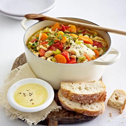 Italienischer Nudeltopf mit Parmesandip Rezept Italienischer Nudeltopf mit Parmesandip Rezept
