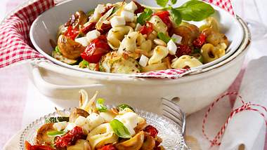 Italienischer Tortellini-Salat Rezept - Foto: House of Food / Bauer Food Experts KG