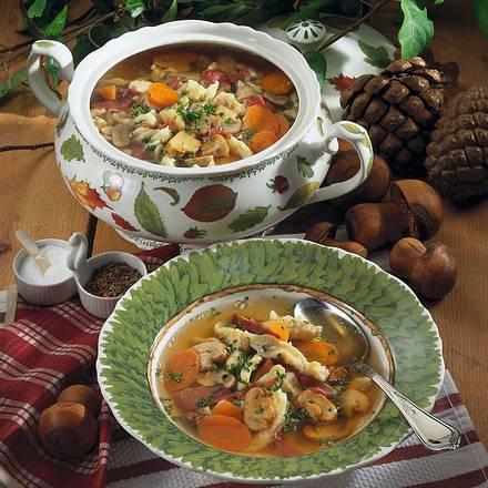 Jägersuppe mit Schinkenspätzle Rezept Jägersuppe mit Schinkenspätzle Rezept