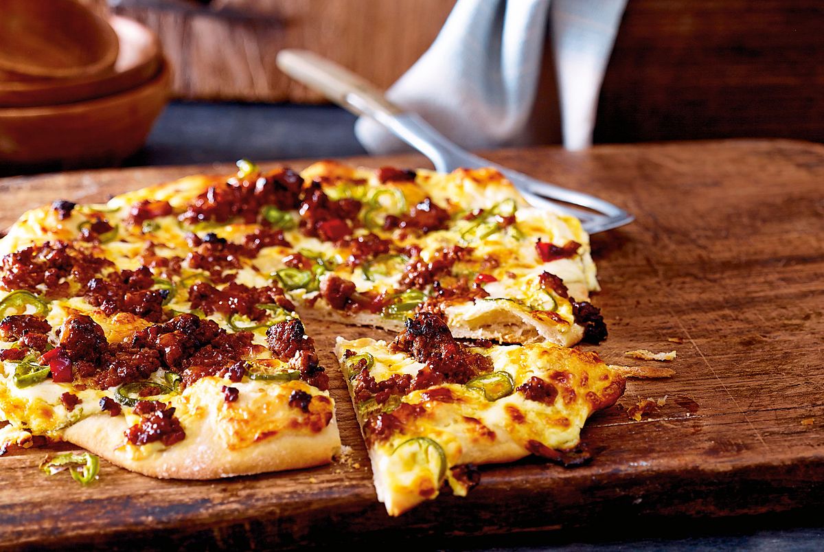 Jalapeño-Flammkuchen mit BBQ-Hack und Cheddar Rezept