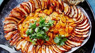 Hübsch und lecker: Ofenhähnchen mit Orangen-Möhren-Gemüse - Foto: House of Food / Bauer Food Experts KG