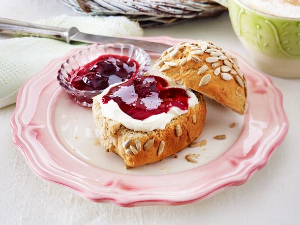 Joghurt-Brötchen aus der Springform Rezept Joghurt-Brötchen aus der Springform Rezept