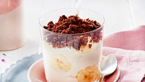 Joghurt-Desserts: Schnelles Joghurt-Bananen-Dessert im Glas - Foto: House of Food / Bauer Food Experts KG
