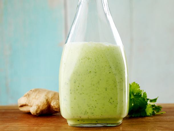 Joghurt-Dressing mit Ingwer, Koriander und Limette Rezept Joghurt-Dressing mit Ingwer, Koriander und Limette Rezept