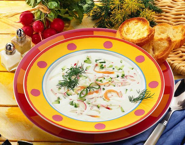 Joghurt-Kaltschale mit Gemüsestückchen Rezept Joghurt-Kaltschale mit Gemüsestückchen Rezept
