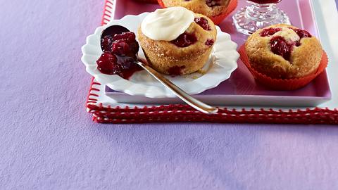 Joghurt-Kirsch- Muffins Rezept - Foto: House of Food / Bauer Food Experts KG
