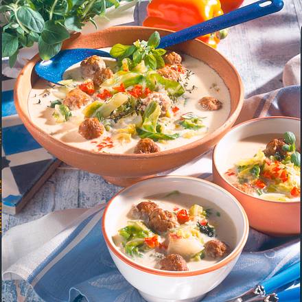 Joghurt-Kraut-Suppe mit Lammhackbällchen Rezept