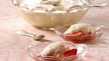 Joghurt-Mousse mit Erdbeeren Rezept - Foto: Pretscher, Tillmann