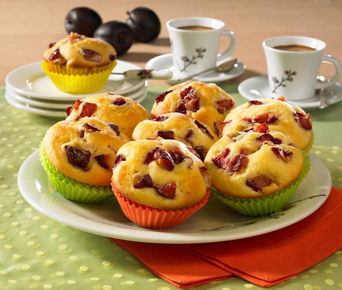 Joghurt-Muffins mit Pflaumen Rezept | LECKER