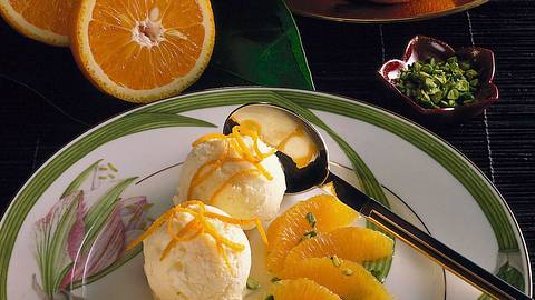 Joghurt-Orangen-Eis mit Akazienhonig Rezept - Foto: House of Food / Bauer Food Experts KG