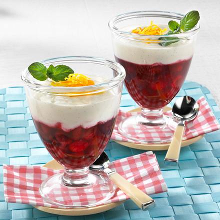 Joghurt Panna Cotta auf Sauerkirschgrütze Rezept Joghurt Panna Cotta auf Sauerkirschgrütze Rezept