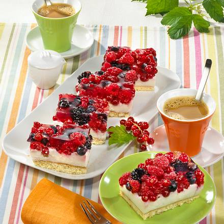 Joghurt-Waldbeer-Schnitten Rezept