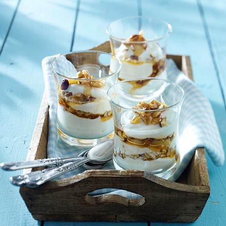 Joghurtbecher mit Honignüssen Rezept Joghurtbecher mit Honignüssen Rezept