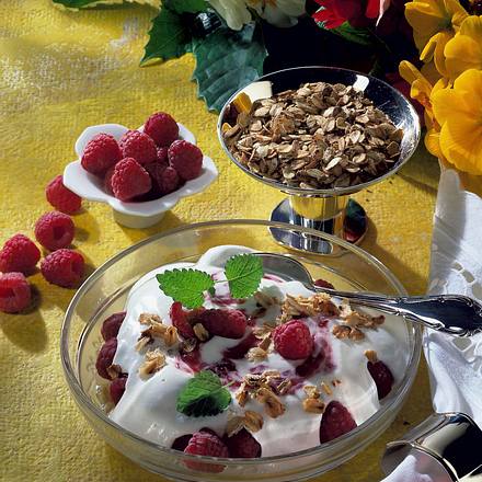 Joghurtcreme auf Himbeeren Rezept Joghurtcreme auf Himbeeren Rezept