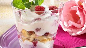 Joghurtcreme mit Himbeeren Rezept - Foto: House of Food / Bauer Food Experts KG