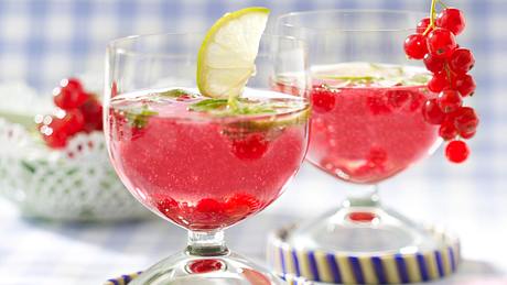 Johannisbeer-Bowle mit Limette und Melisse Rezept - Foto: House of Food / Bauer Food Experts KG