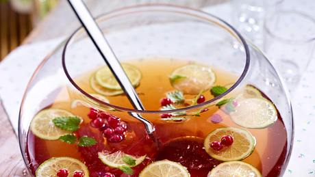 Johannisbeer-Limetten-Bowle mit Minze Rezept - Foto: House of Food / Bauer Food Experts KG