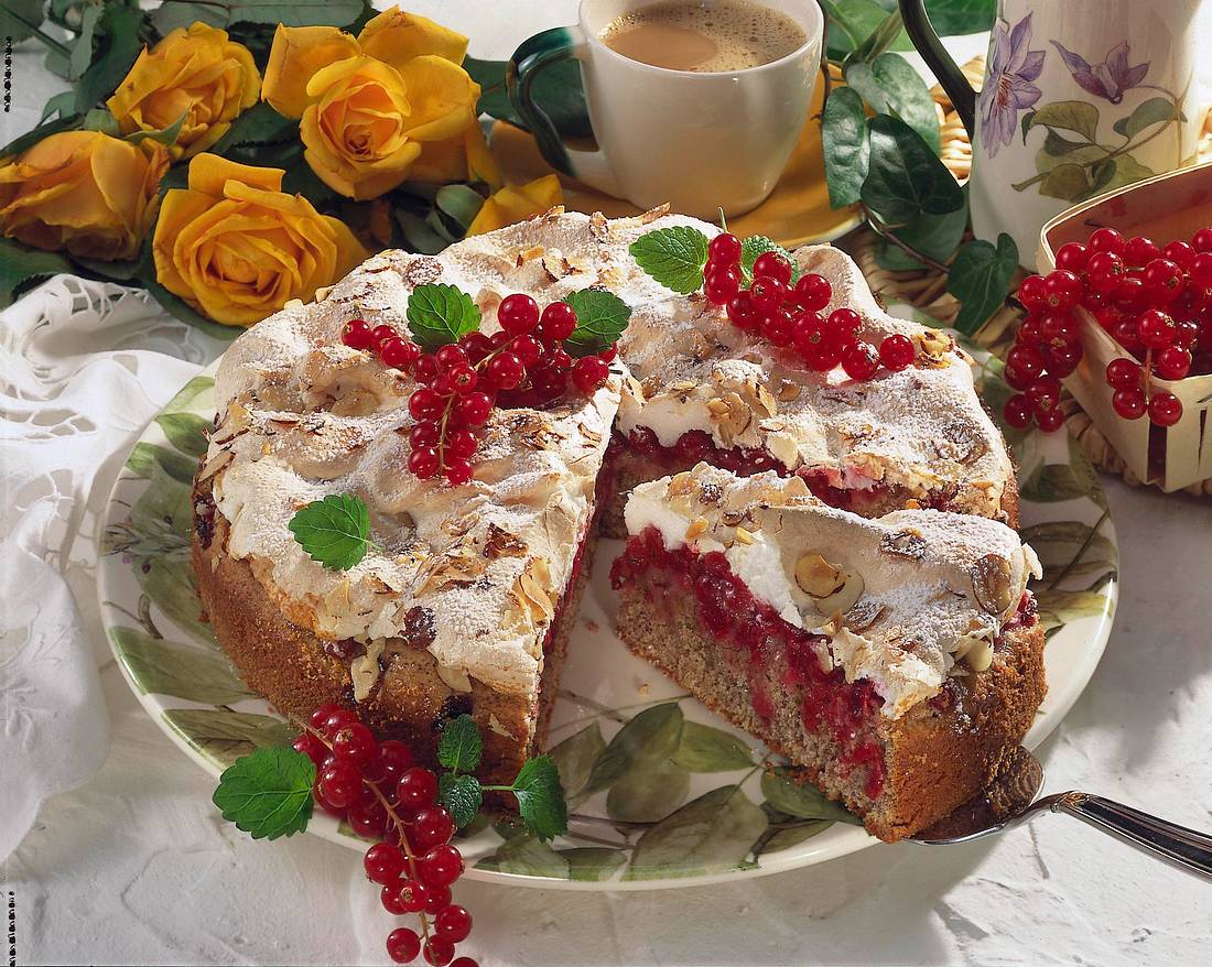 Johannisbeer-Nusskuchen Rezept | LECKER