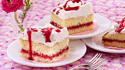 Johannisbeer-Schnitten mit Vanille-Sahne Rezept - Foto: House of Food / Bauer Food Experts KG